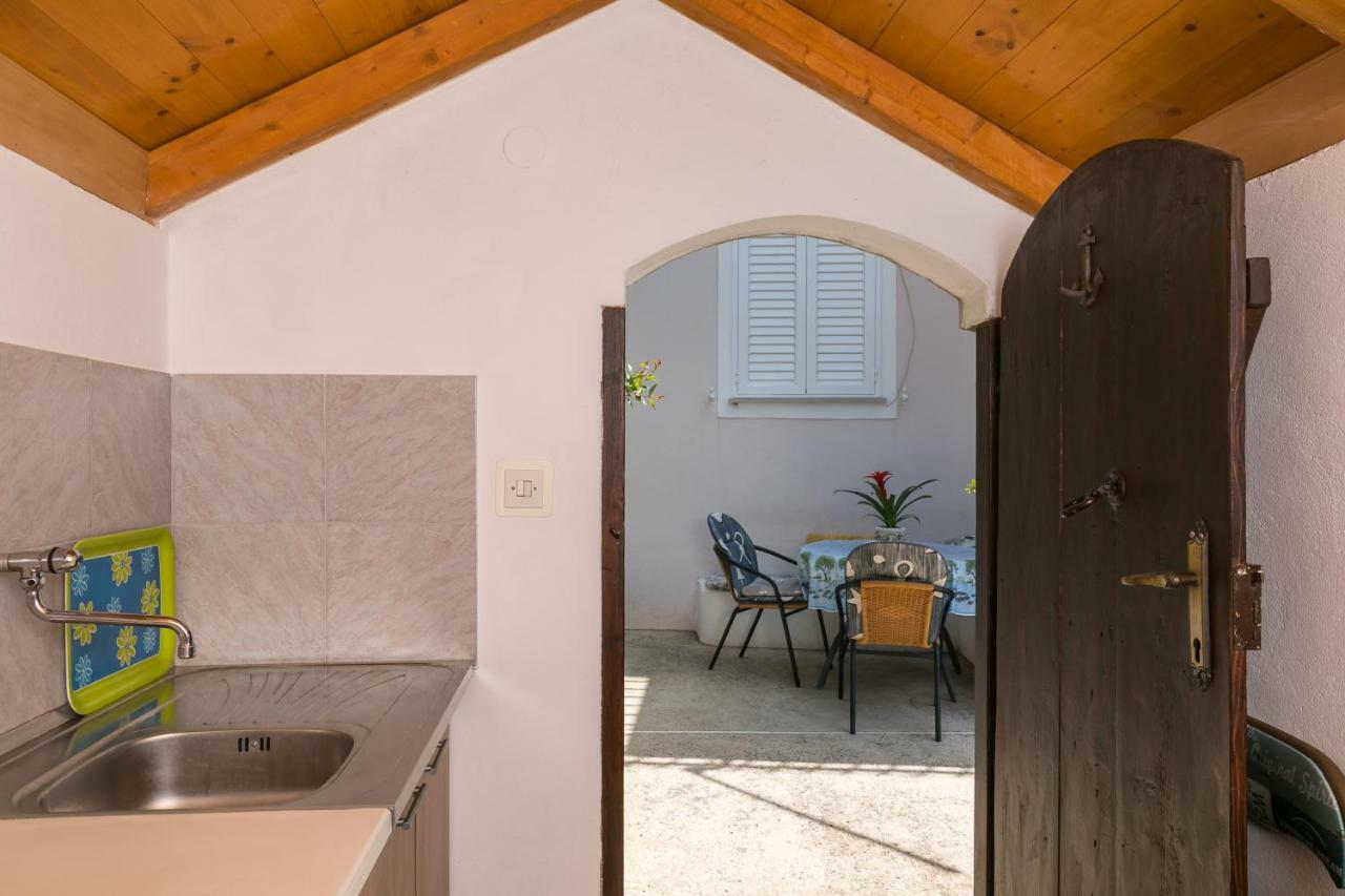Mini Apartment Petra - Rooms Purple & Green With Kitchen And Garden Дубровник Экстерьер фото