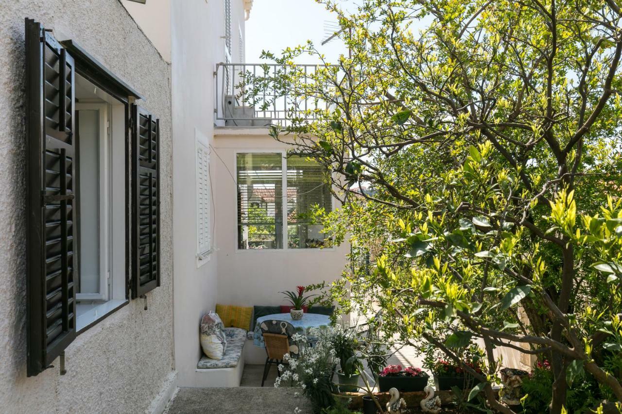 Mini Apartment Petra - Rooms Purple & Green With Kitchen And Garden Дубровник Экстерьер фото
