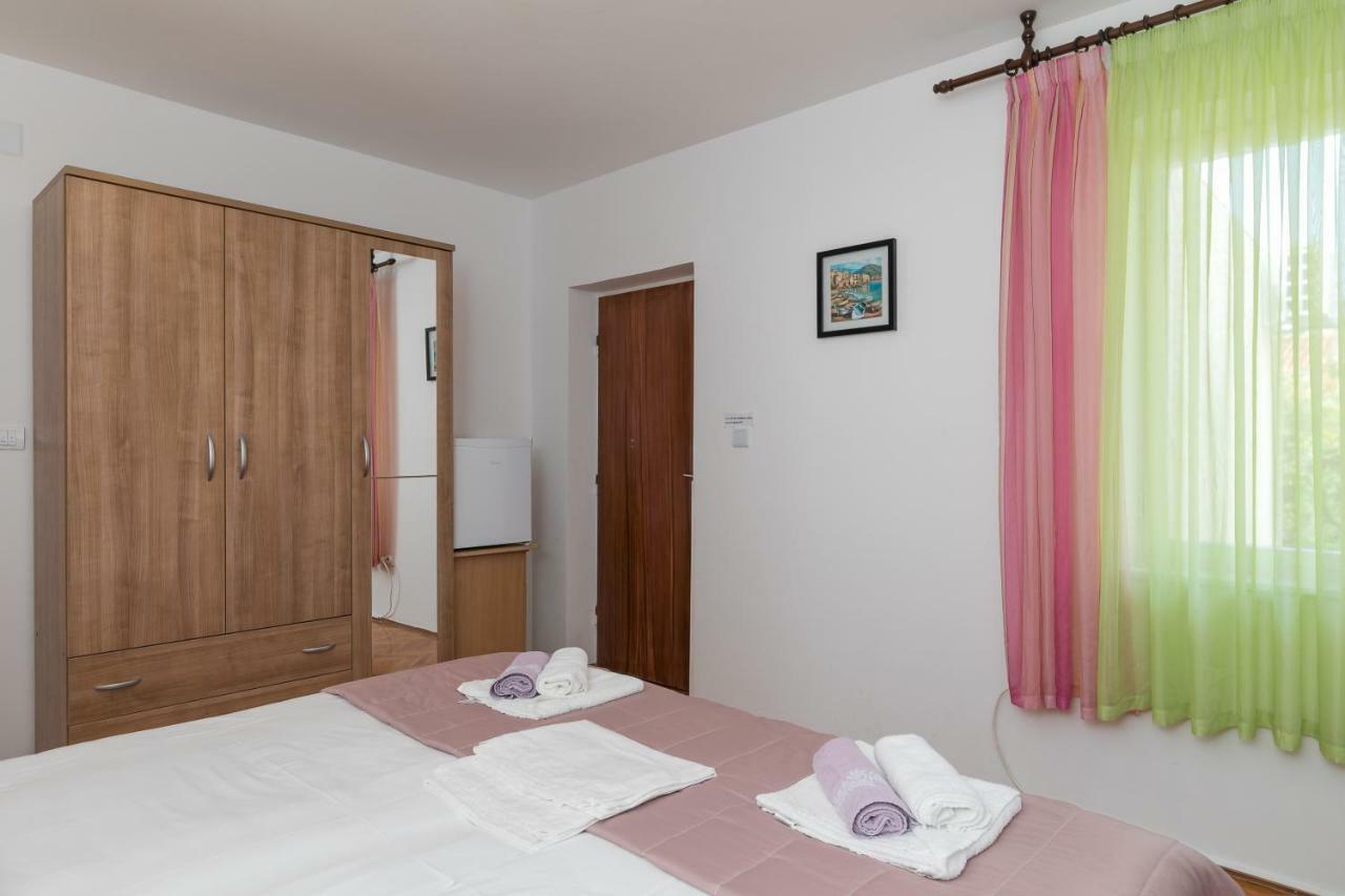 Mini Apartment Petra - Rooms Purple & Green With Kitchen And Garden Дубровник Экстерьер фото