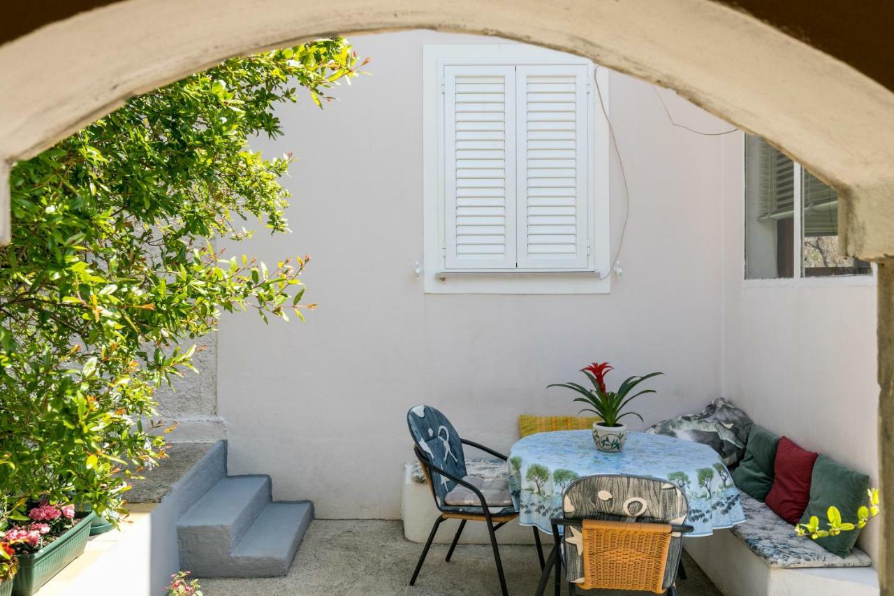 Mini Apartment Petra - Rooms Purple & Green With Kitchen And Garden Дубровник Экстерьер фото