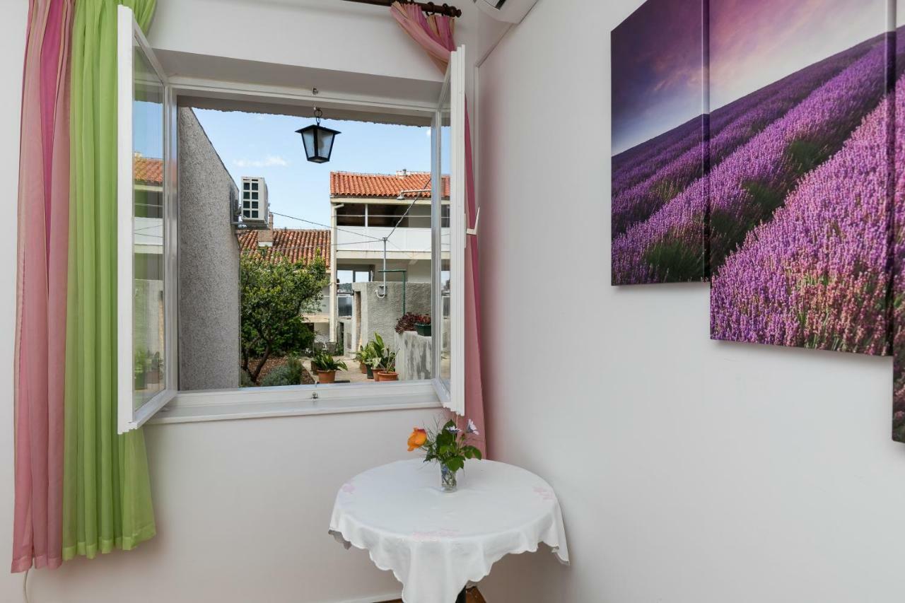 Mini Apartment Petra - Rooms Purple & Green With Kitchen And Garden Дубровник Экстерьер фото